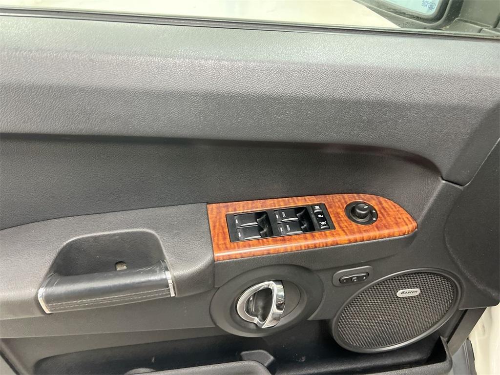 used 2009 Jeep Commander car, priced at $3,900