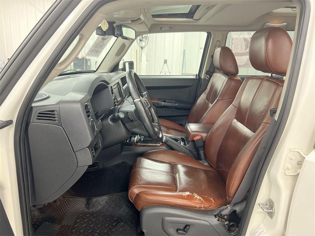 used 2009 Jeep Commander car, priced at $3,900