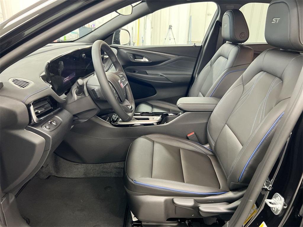 new 2025 Buick Envista car, priced at $26,284