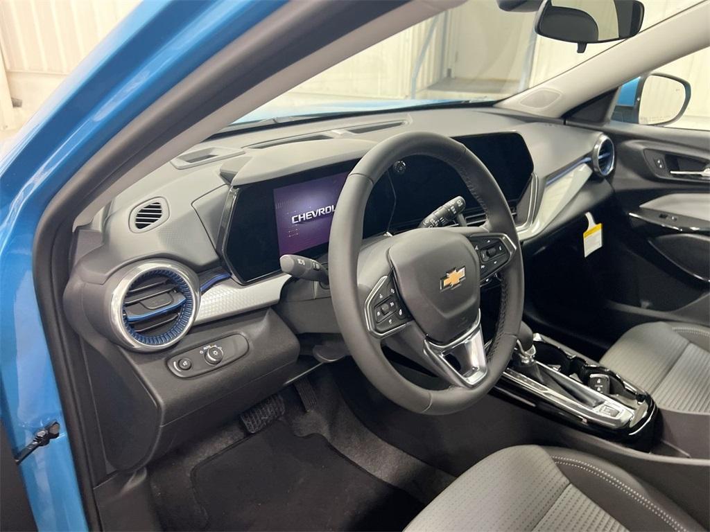 new 2025 Chevrolet Trax car, priced at $24,412