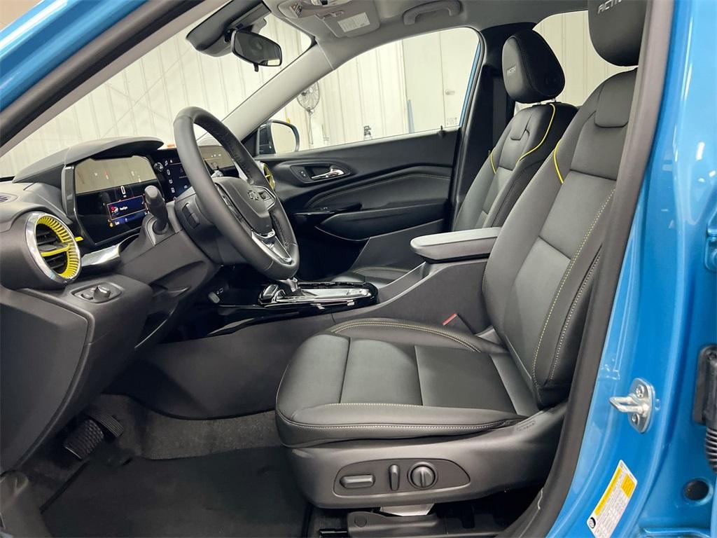 new 2025 Chevrolet Trax car, priced at $25,673