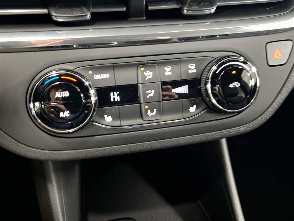 new 2025 Buick Envista car, priced at $26,335