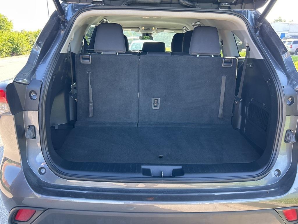 used 2023 Toyota Highlander car, priced at $31,587