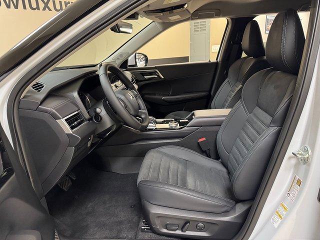 new 2025 Mitsubishi Outlander car