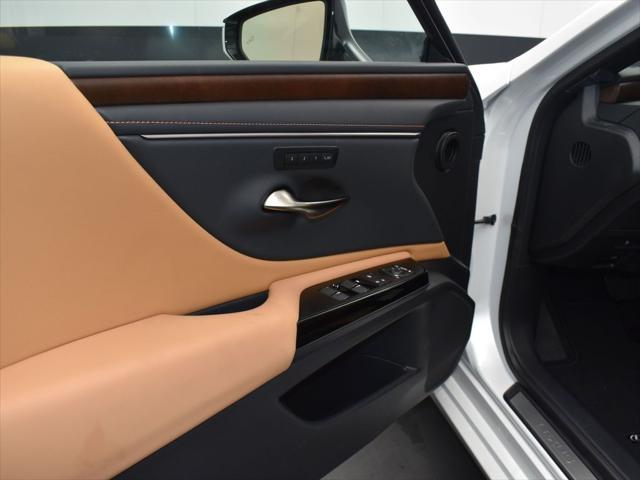 new 2025 Lexus ES 350 car, priced at $47,870