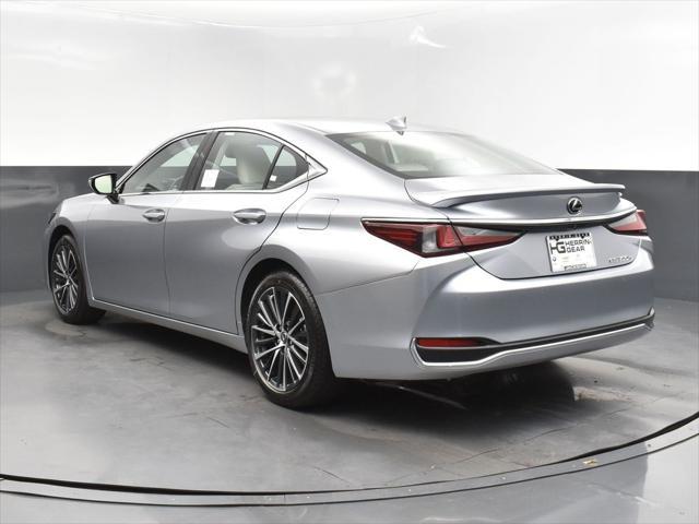 new 2025 Lexus ES 300h car, priced at $51,040