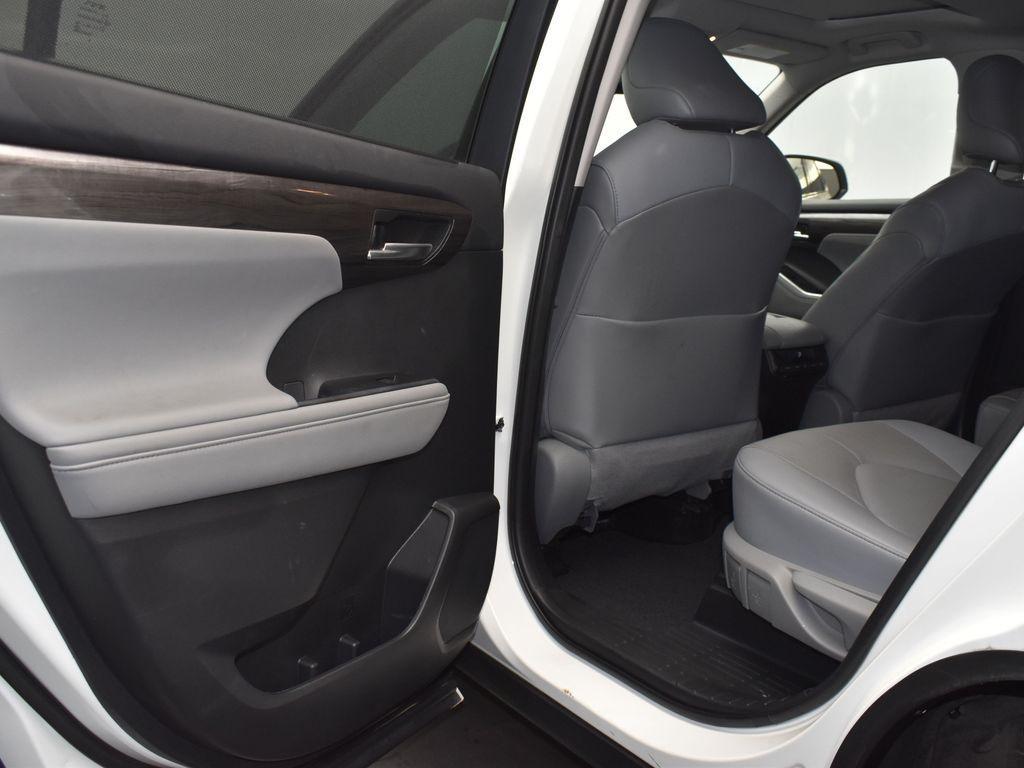 used 2021 Toyota Highlander car, priced at $27,800