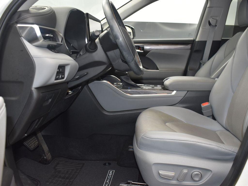 used 2021 Toyota Highlander car, priced at $27,800