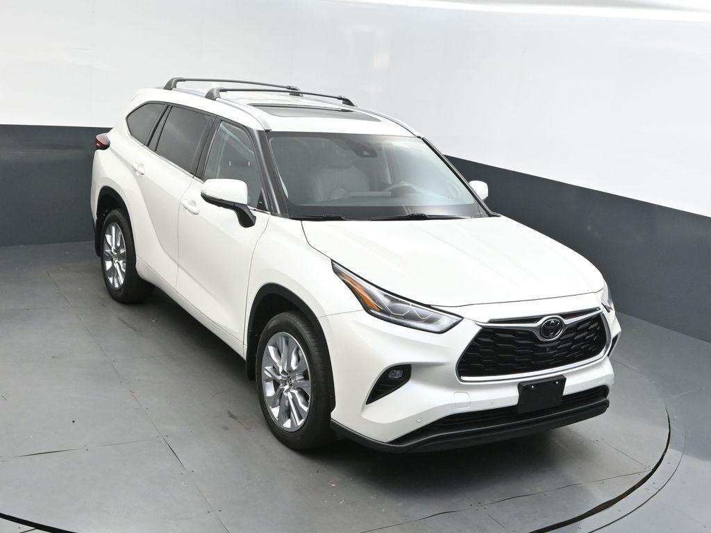 used 2021 Toyota Highlander car, priced at $27,800