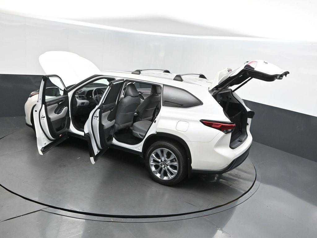 used 2021 Toyota Highlander car, priced at $27,800