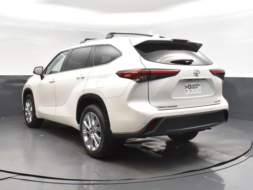 used 2021 Toyota Highlander car, priced at $27,800