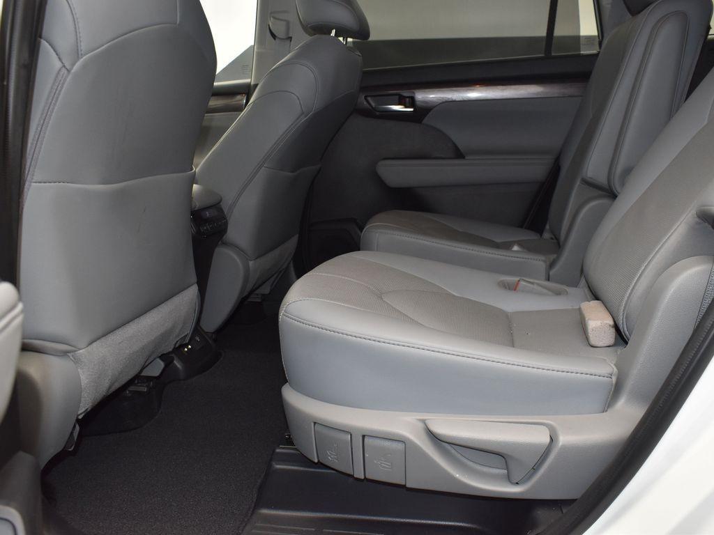 used 2021 Toyota Highlander car, priced at $27,800