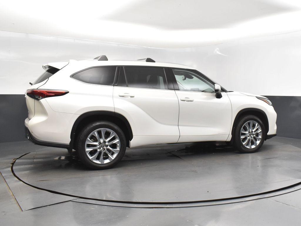 used 2021 Toyota Highlander car, priced at $27,800