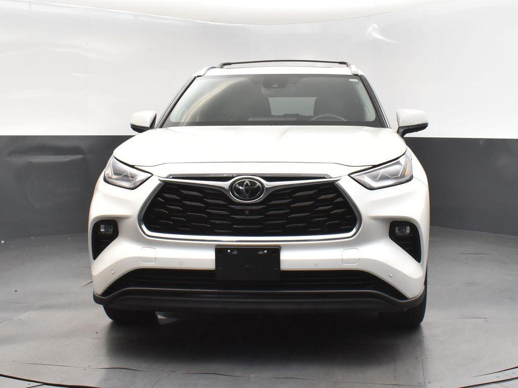used 2021 Toyota Highlander car, priced at $27,800