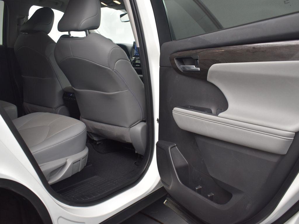 used 2021 Toyota Highlander car, priced at $27,800