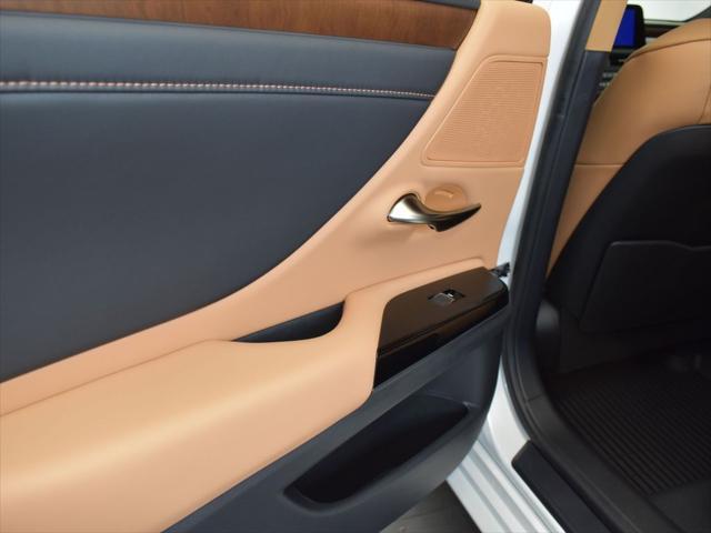 new 2025 Lexus ES 300h car, priced at $51,225