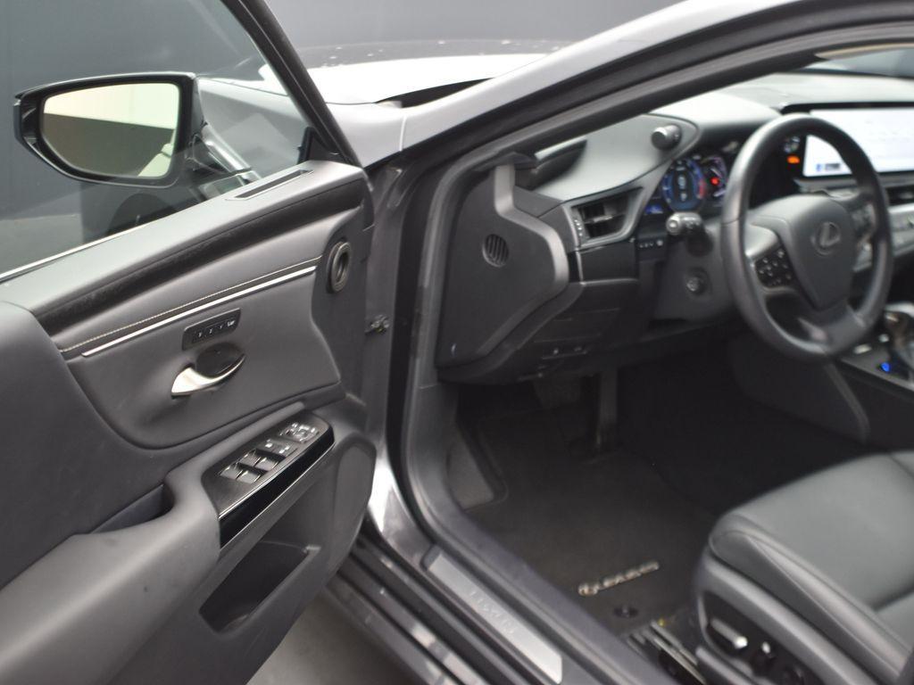 used 2025 Lexus ES 350 car, priced at $48,000