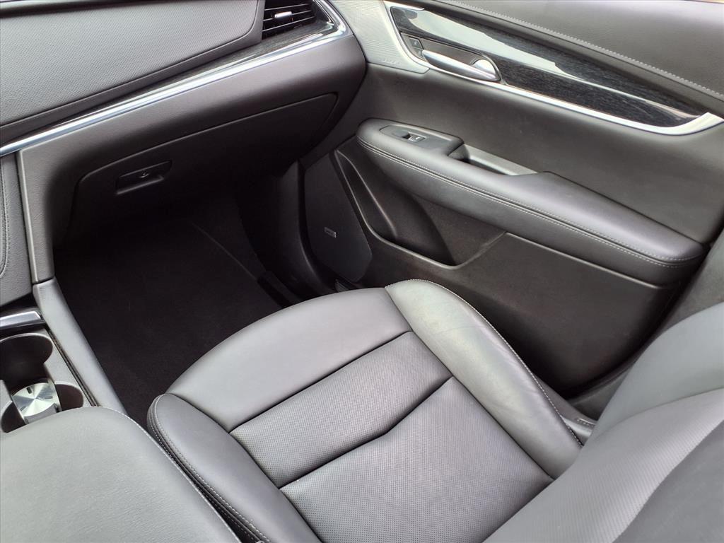 used 2023 Cadillac XT5 car, priced at $28,990