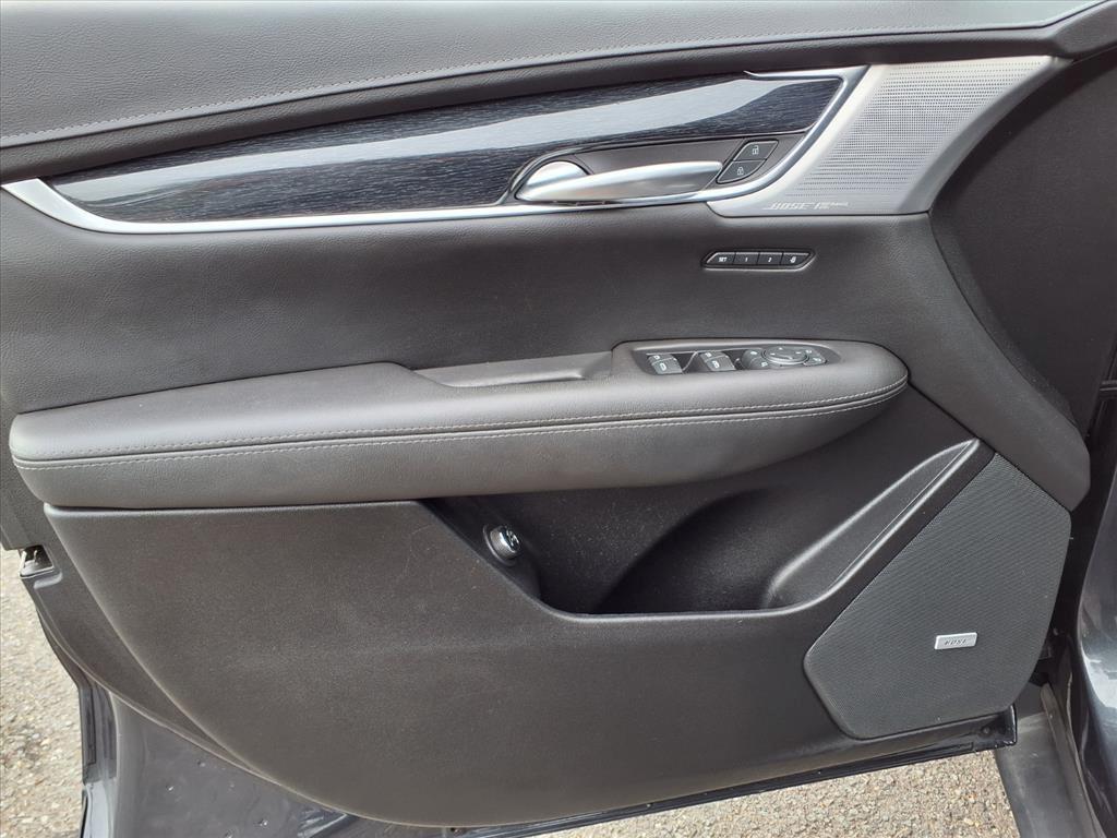 used 2023 Cadillac XT5 car, priced at $28,990