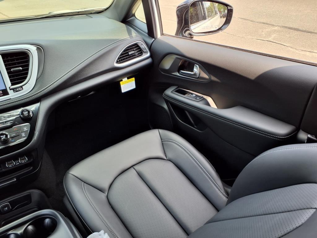 new 2025 Chrysler Pacifica car, priced at $47,179