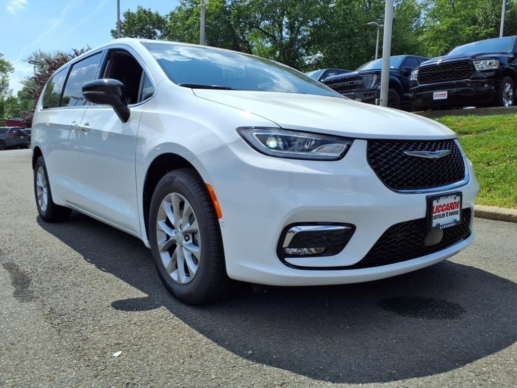 new 2025 Chrysler Pacifica car, priced at $47,179