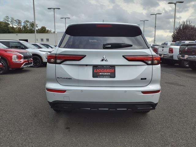 new 2024 Mitsubishi Outlander car, priced at $31,990