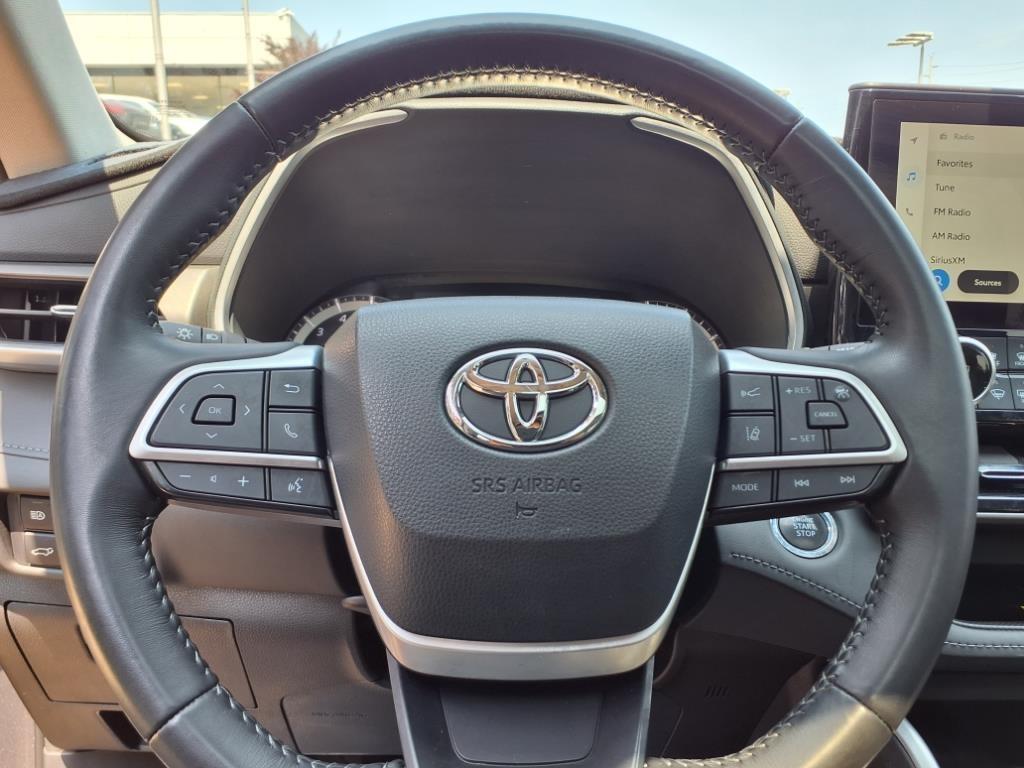 used 2023 Toyota Highlander car, priced at $37,890