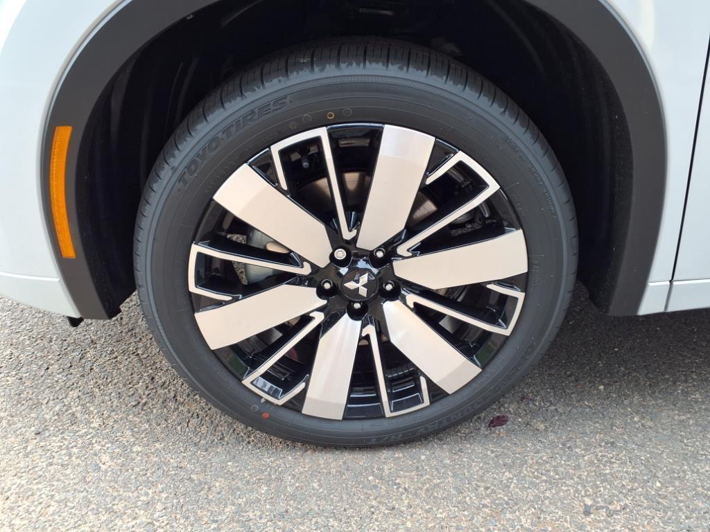 new 2025 Mitsubishi Outlander car, priced at $44,690