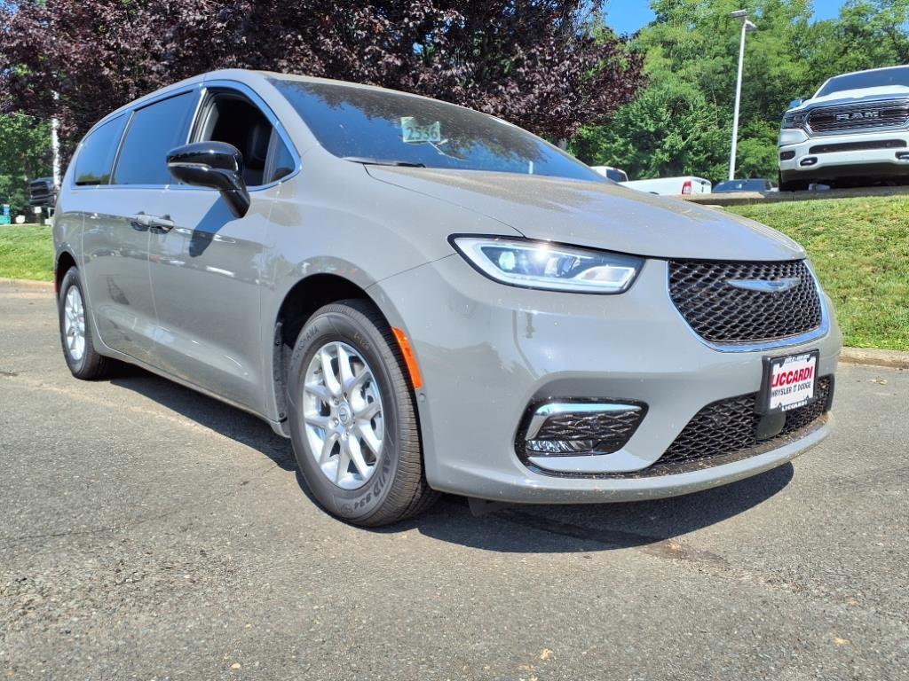 new 2025 Chrysler Pacifica car, priced at $43,220