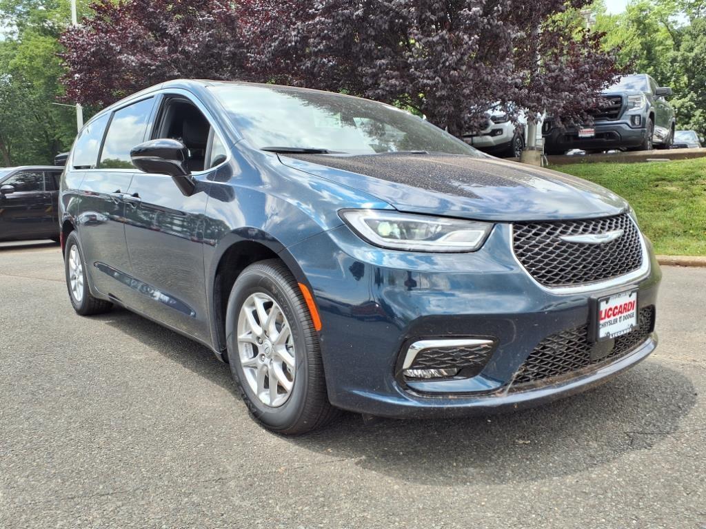 new 2025 Chrysler Pacifica car, priced at $46,220