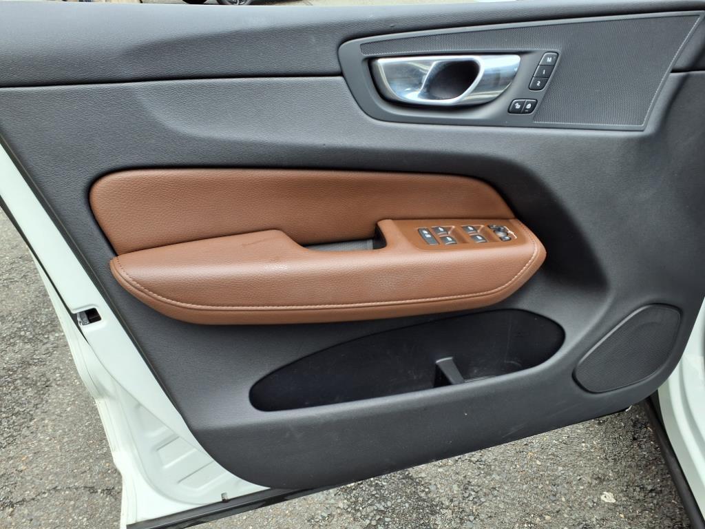 used 2021 Volvo XC60 car, priced at $25,490