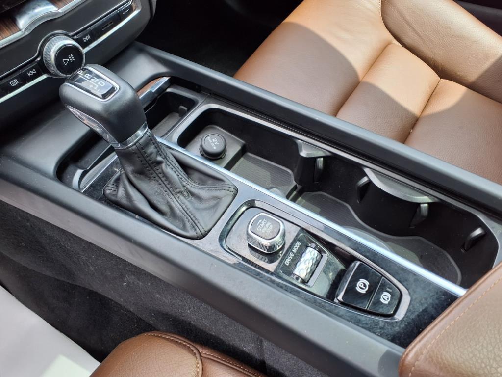 used 2021 Volvo XC60 car, priced at $25,490