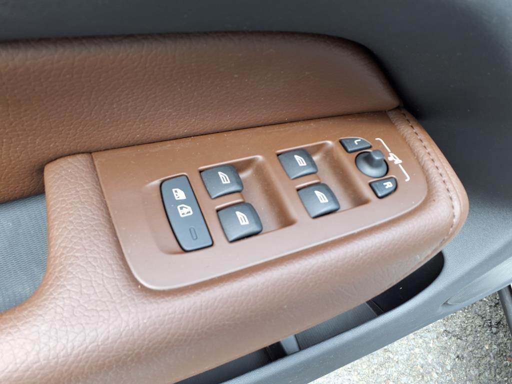 used 2021 Volvo XC60 car, priced at $25,490