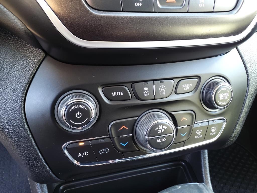 used 2021 Jeep Cherokee car, priced at $20,690