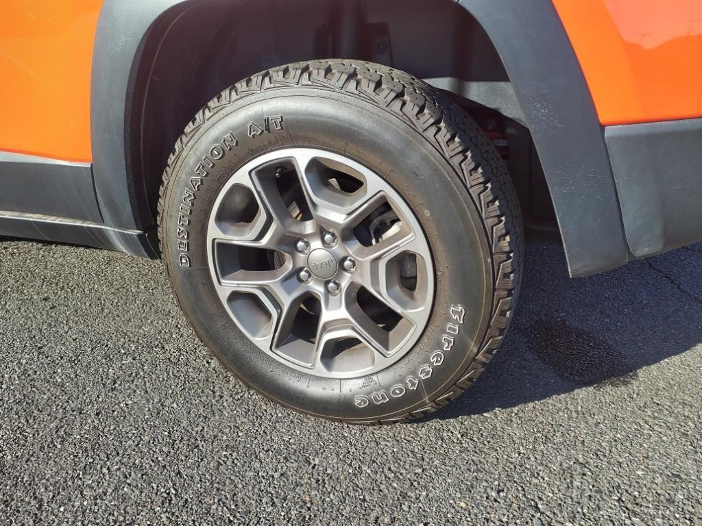 used 2021 Jeep Cherokee car, priced at $20,690