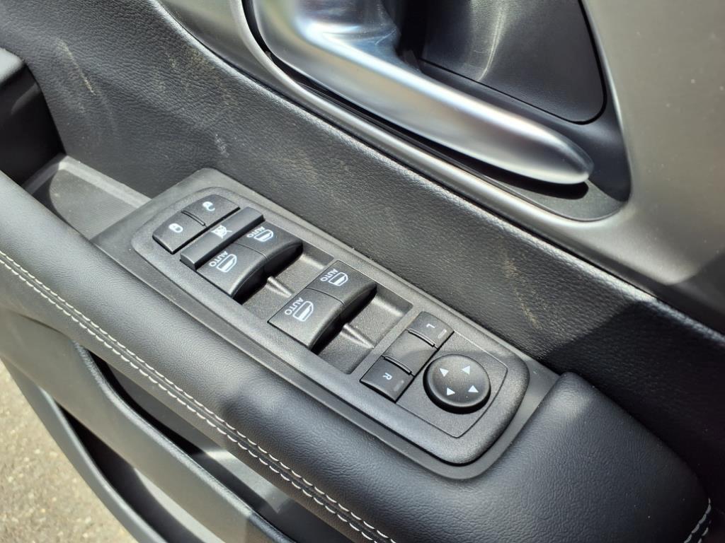 new 2025 Chrysler Pacifica car, priced at $45,992