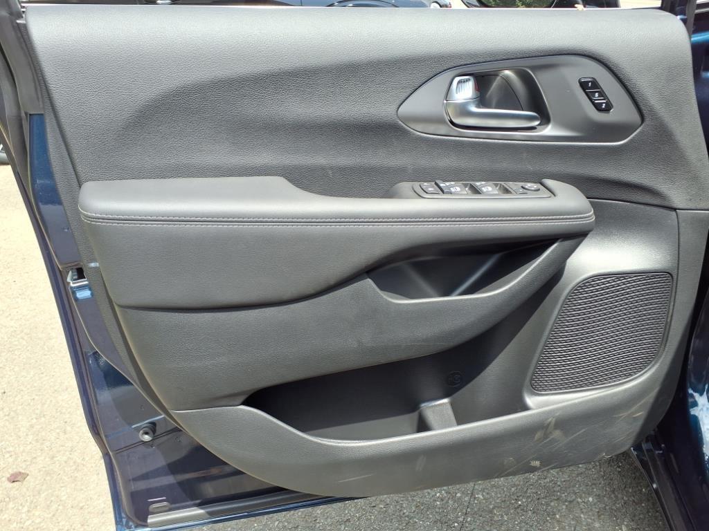 new 2025 Chrysler Pacifica car, priced at $45,992