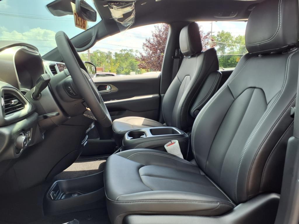 new 2025 Chrysler Pacifica car, priced at $45,992