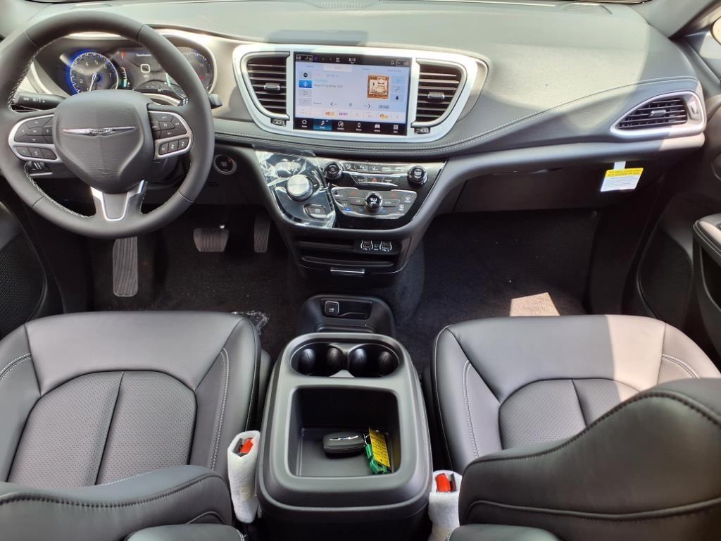 new 2025 Chrysler Pacifica car, priced at $45,992