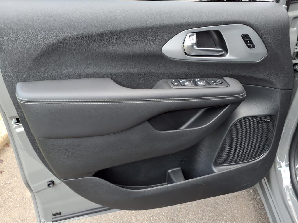 new 2025 Chrysler Pacifica car, priced at $55,330