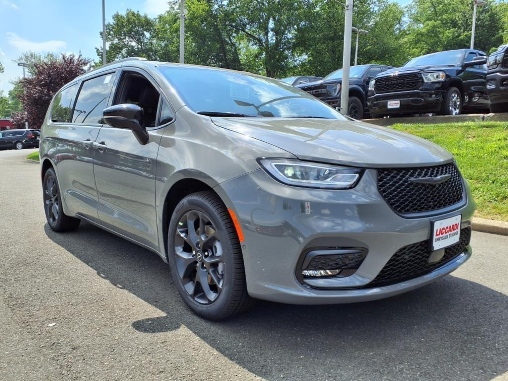 new 2025 Chrysler Pacifica car, priced at $55,330
