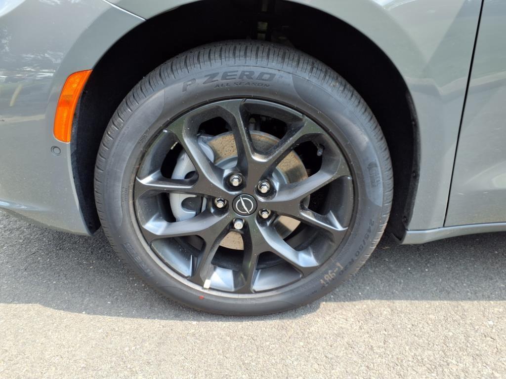 new 2025 Chrysler Pacifica car, priced at $55,330