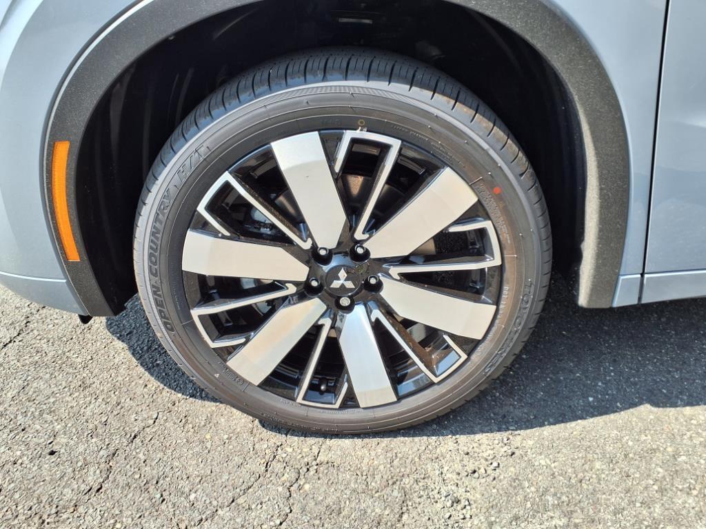 new 2025 Mitsubishi Outlander car, priced at $43,490