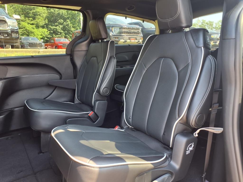 new 2025 Chrysler Pacifica car, priced at $52,059