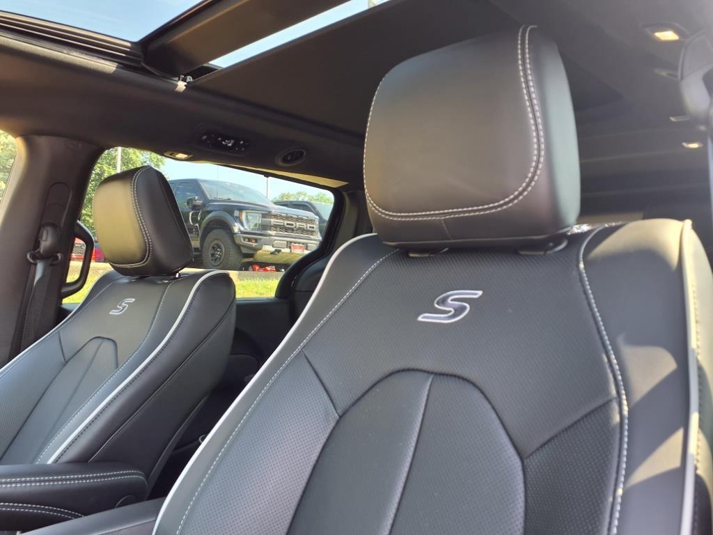 new 2025 Chrysler Pacifica car, priced at $52,059