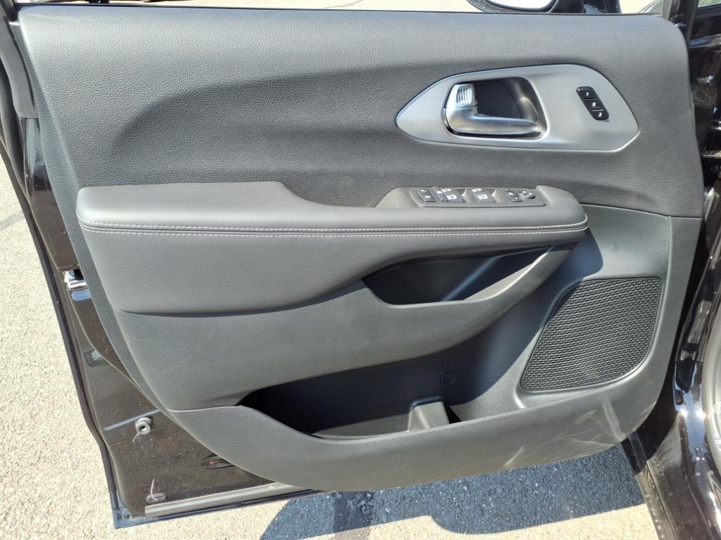 new 2025 Chrysler Pacifica car, priced at $52,059