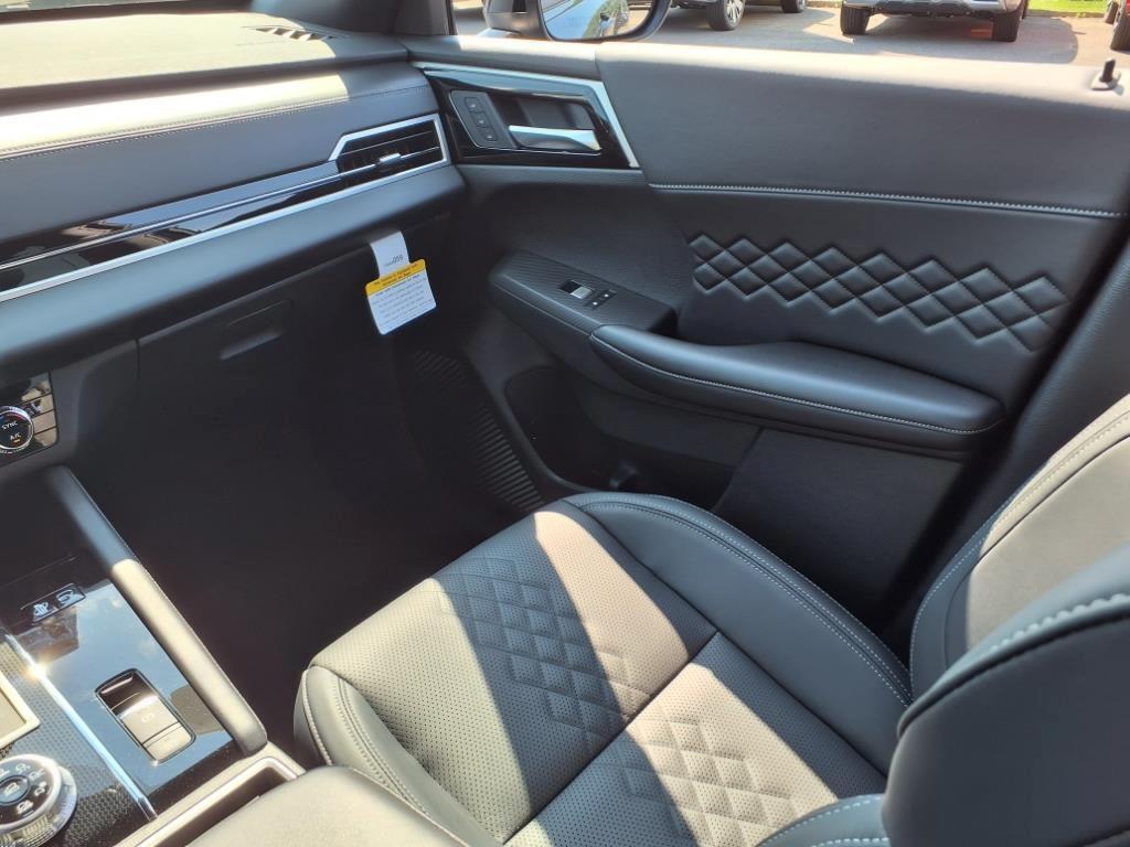 new 2025 Mitsubishi Outlander PHEV car, priced at $40,690