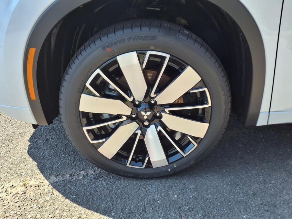 new 2025 Mitsubishi Outlander car, priced at $40,490