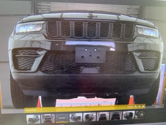 used 2022 Jeep Grand Cherokee car, priced at $29,990