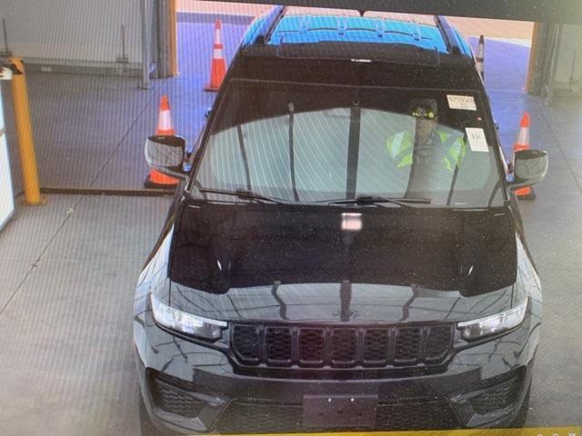 used 2022 Jeep Grand Cherokee car, priced at $29,990